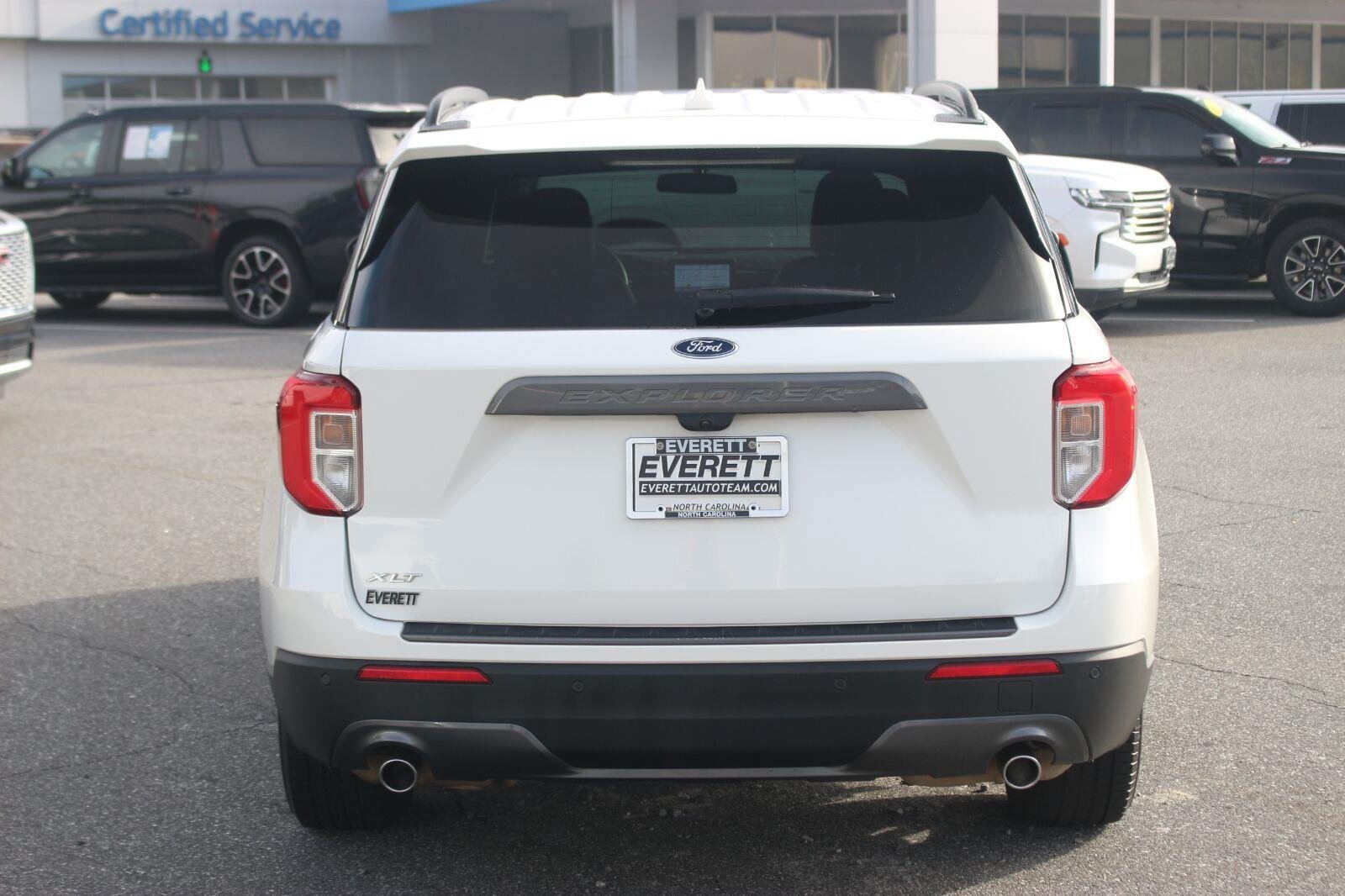 Used 2021 Ford Explorer XLT w/ Equipment Group 202A RWD image 6