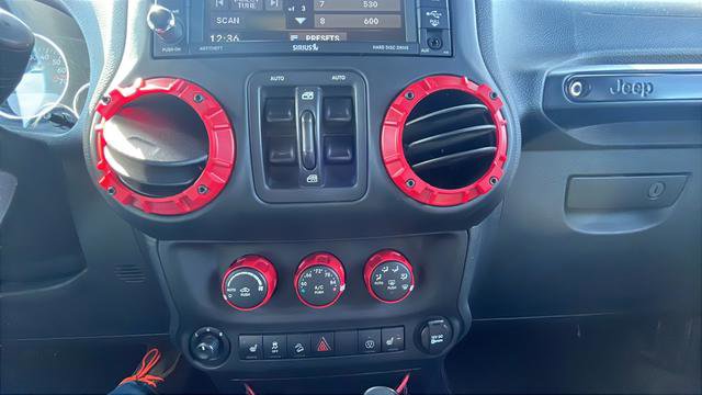 Used 2017 Jeep Wrangler Unlimited Rubicon image 16