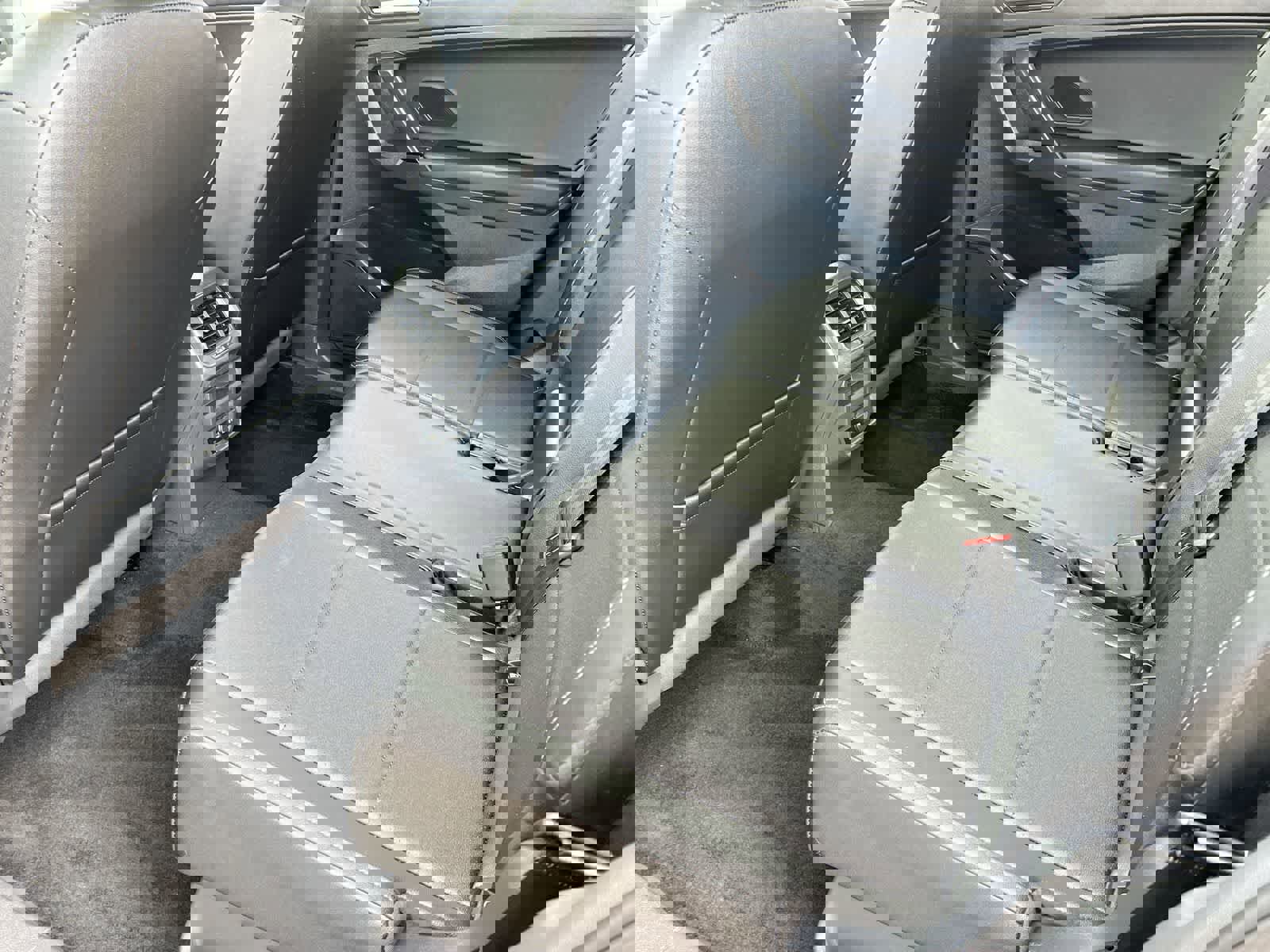 Used 2019 Volkswagen Tiguan SEL Premium R-Line image 18