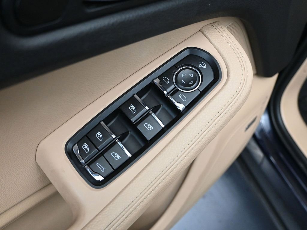 Used 2022 Porsche Macan Base image 19