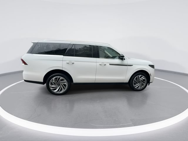 New 2027 Lincoln Navigator Reserve AWD/4WD image 9