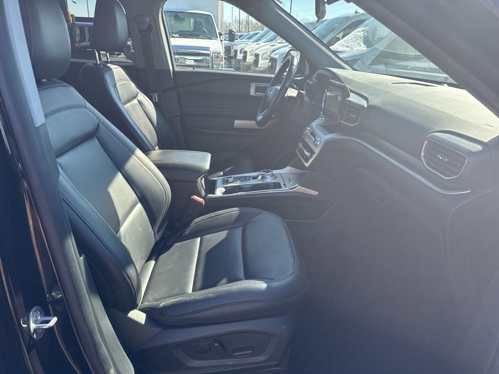 Certified 2022 Ford Explorer XLT w/ Equipment Group 202A image 38