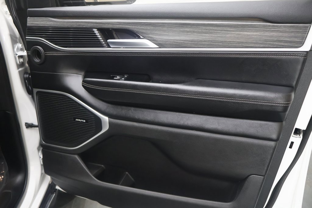 Used 2024 Jeep Wagoneer Series II w/ Flexible Seating Group image 13