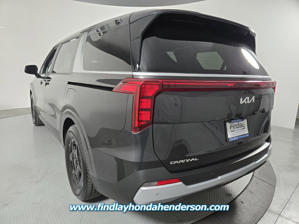 Used 2026 Kia Carnival FWD image 4