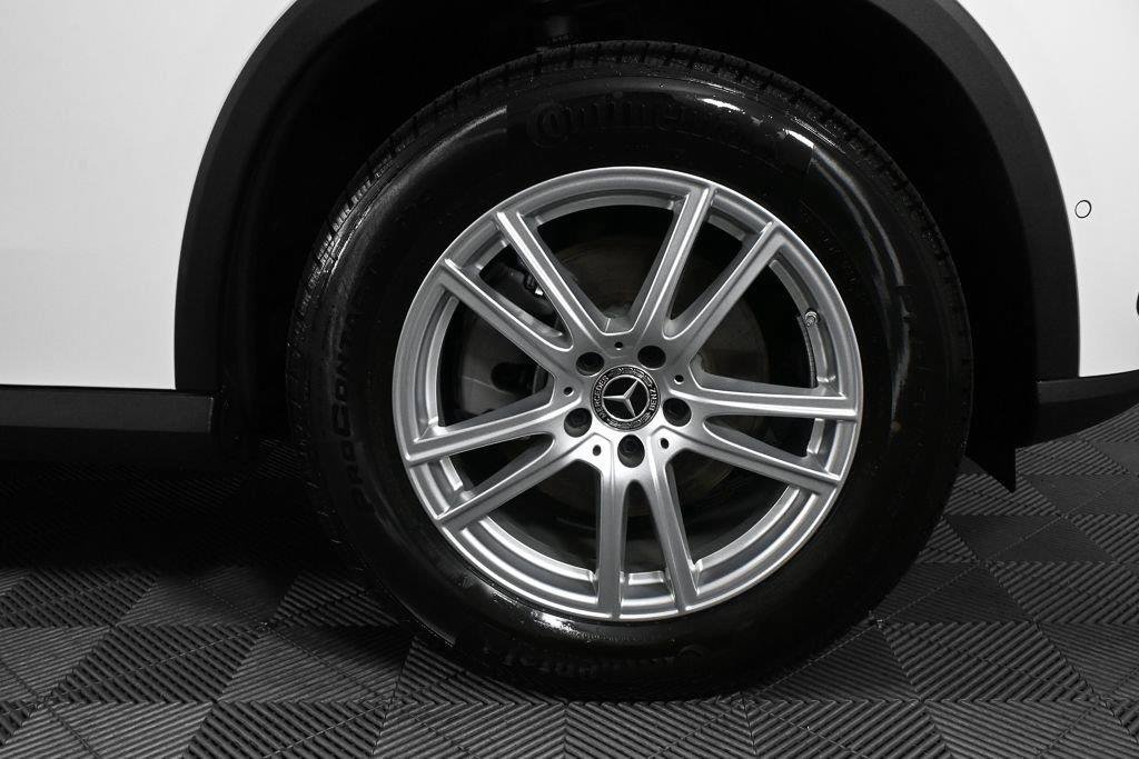 Used 2025 Mercedes-Benz GLC 300 4MATIC image 36