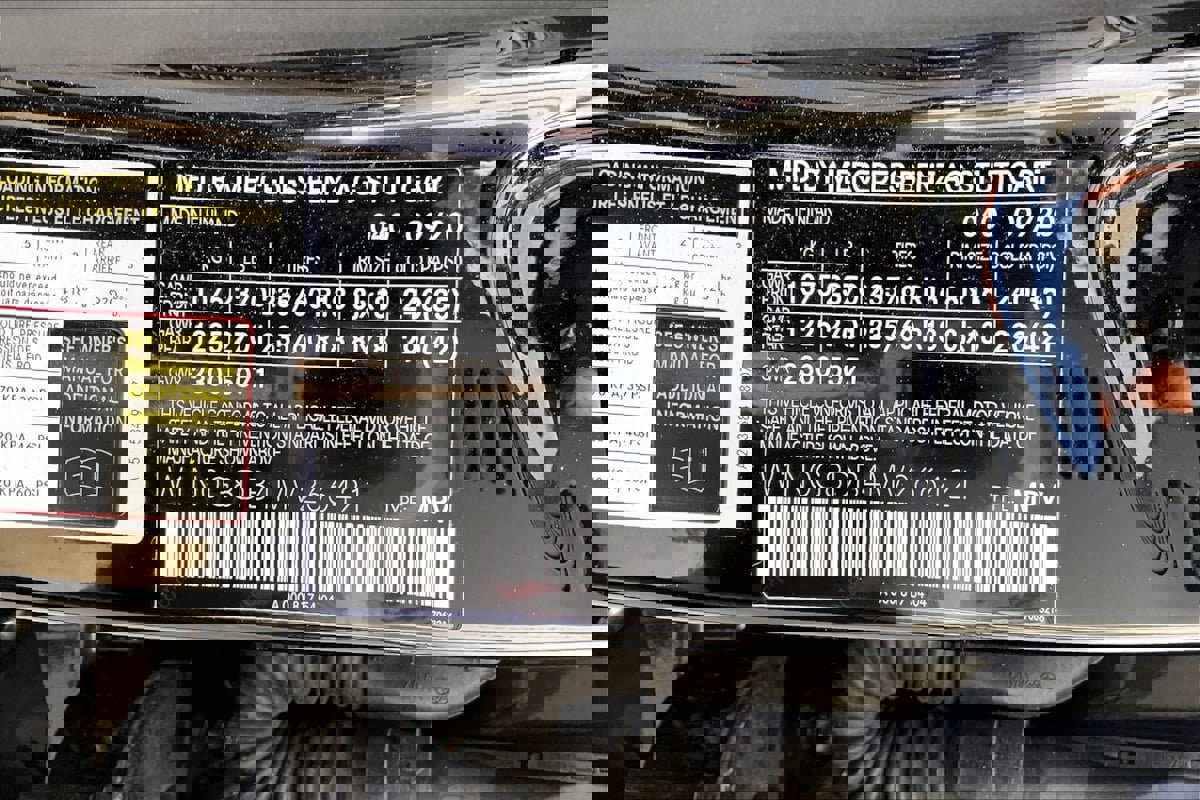 Used 2021 Mercedes-Benz GLC 300 w/ Premium Package image 34