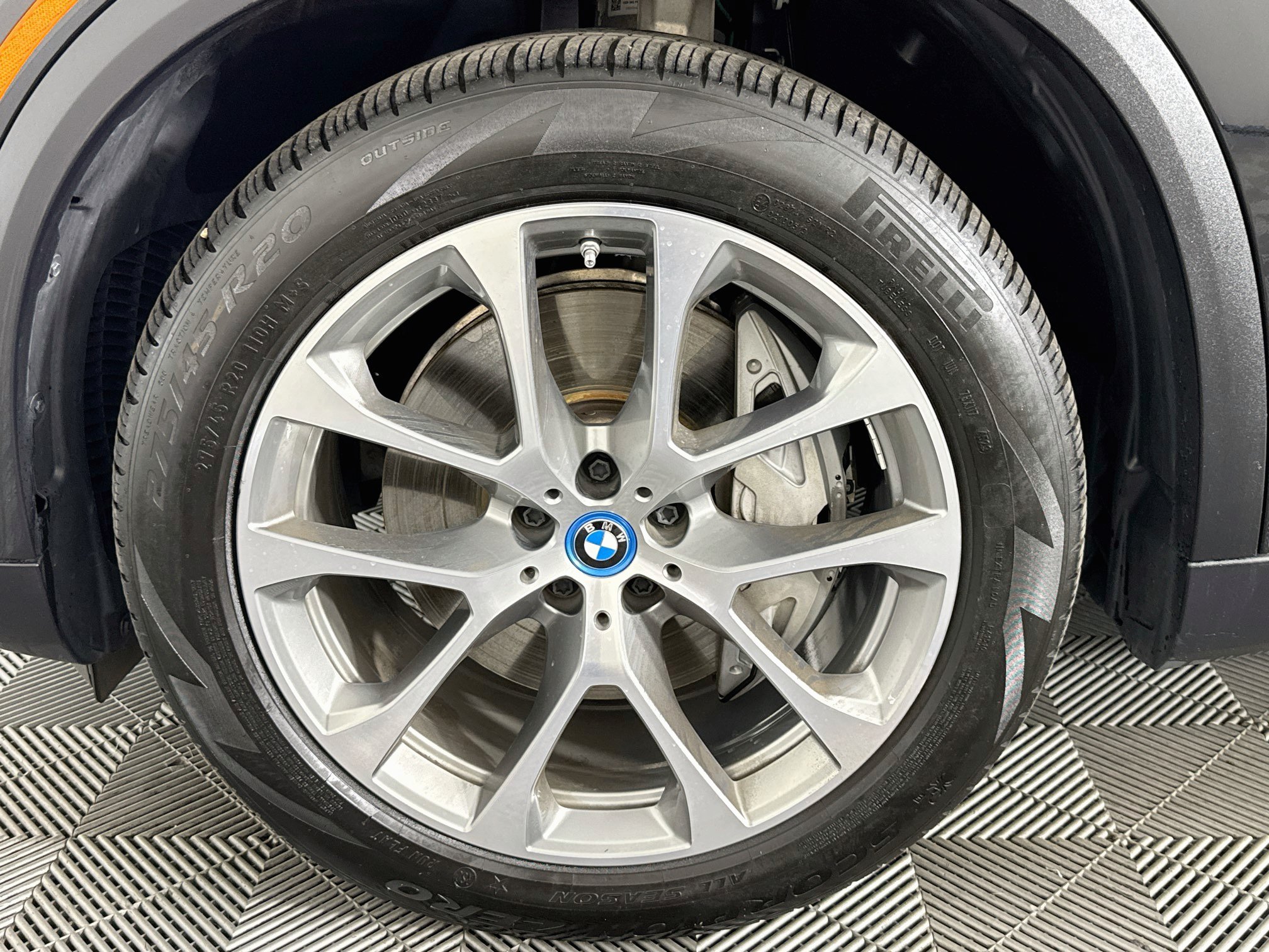 Used 2024 BMW X5 xDrive50e w/ Premium Package AWD/4WD image 36