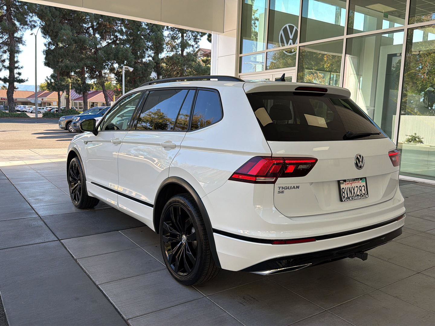 Certified 2021 Volkswagen Tiguan SE R-Line FWD image 3