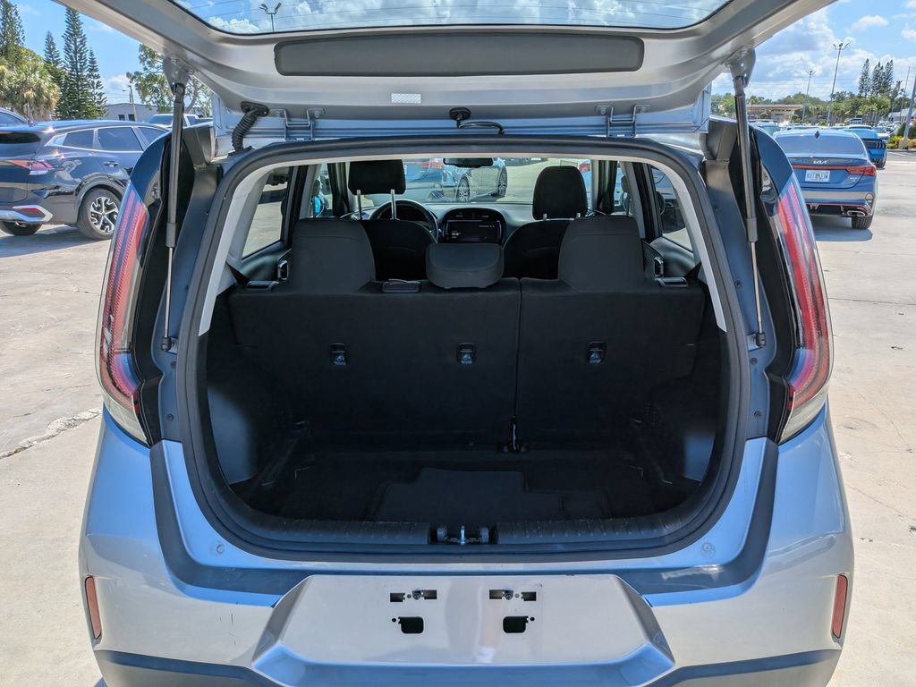 Certified 2023 Kia Soul S FWD image 12