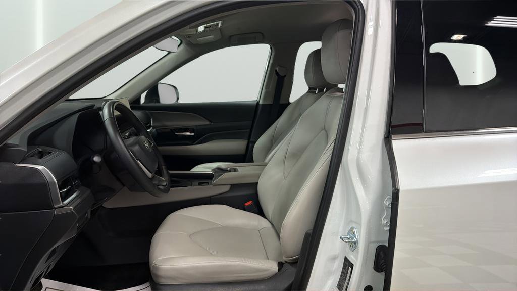 Used 2024 Toyota Grand Highlander XLE image 23