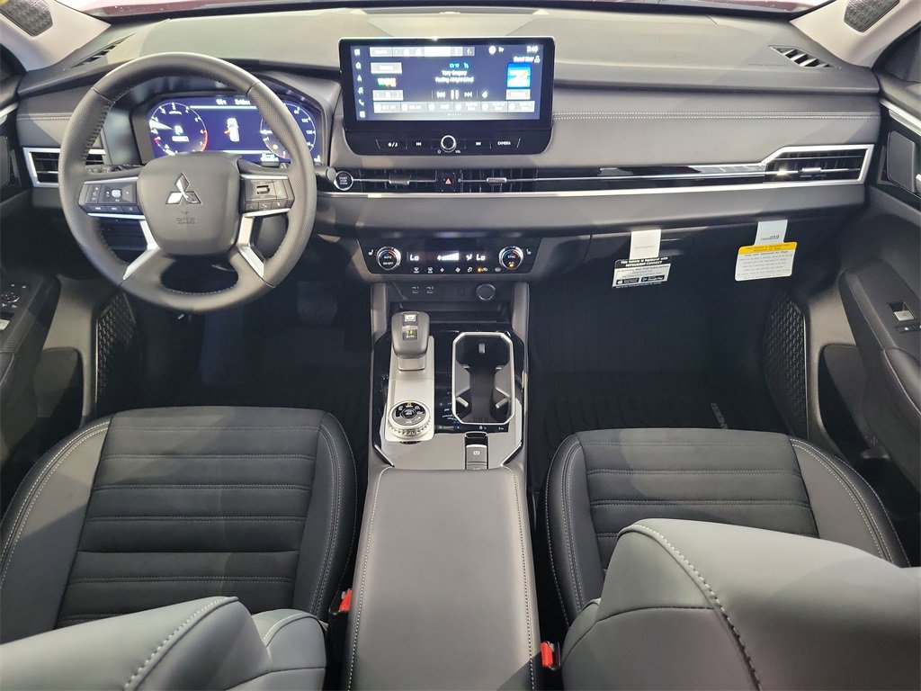 New 2025 Mitsubishi Outlander SE image 10