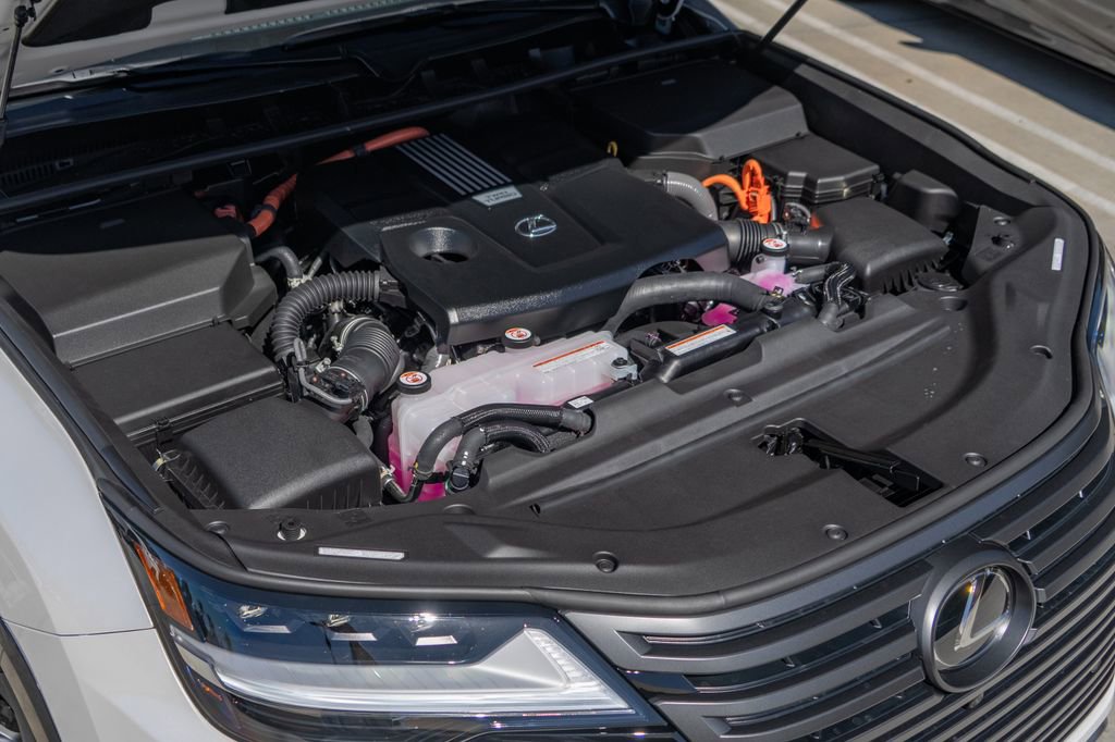 New 2026 Lexus LX 700h Luxury image 5