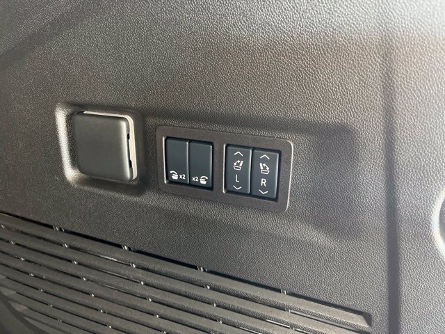 Used 2026 GMC Yukon XL AT4 w/ AT4 Premium Plus Package AWD/4WD image 11
