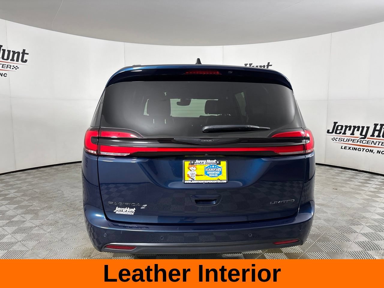 Used 2025 Chrysler Pacifica Limited FWD image 7