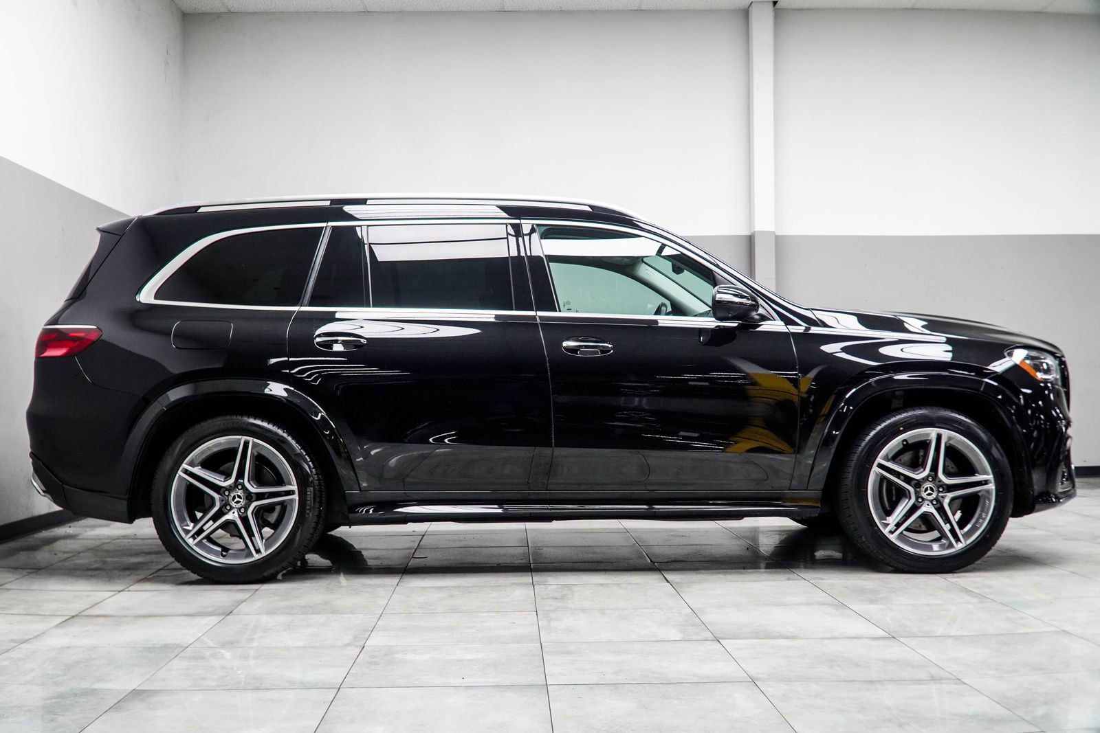 Used 2024 Mercedes-Benz GLS 450 4MATIC image 7