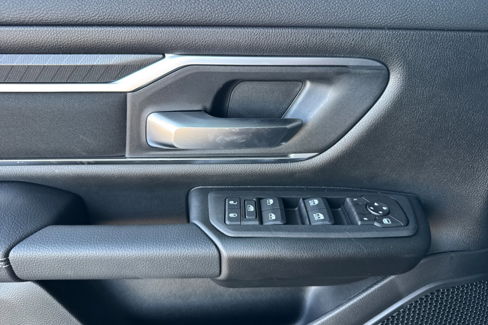 New 2026 RAM 1500 4x4 Crew Cab image 10