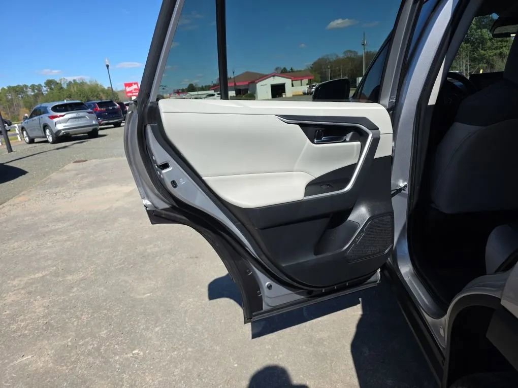 Used 2021 Toyota RAV4 XLE image 42