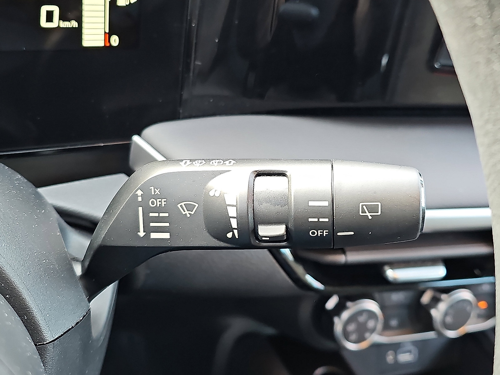 Certified 2025 Nissan Kicks S image 25