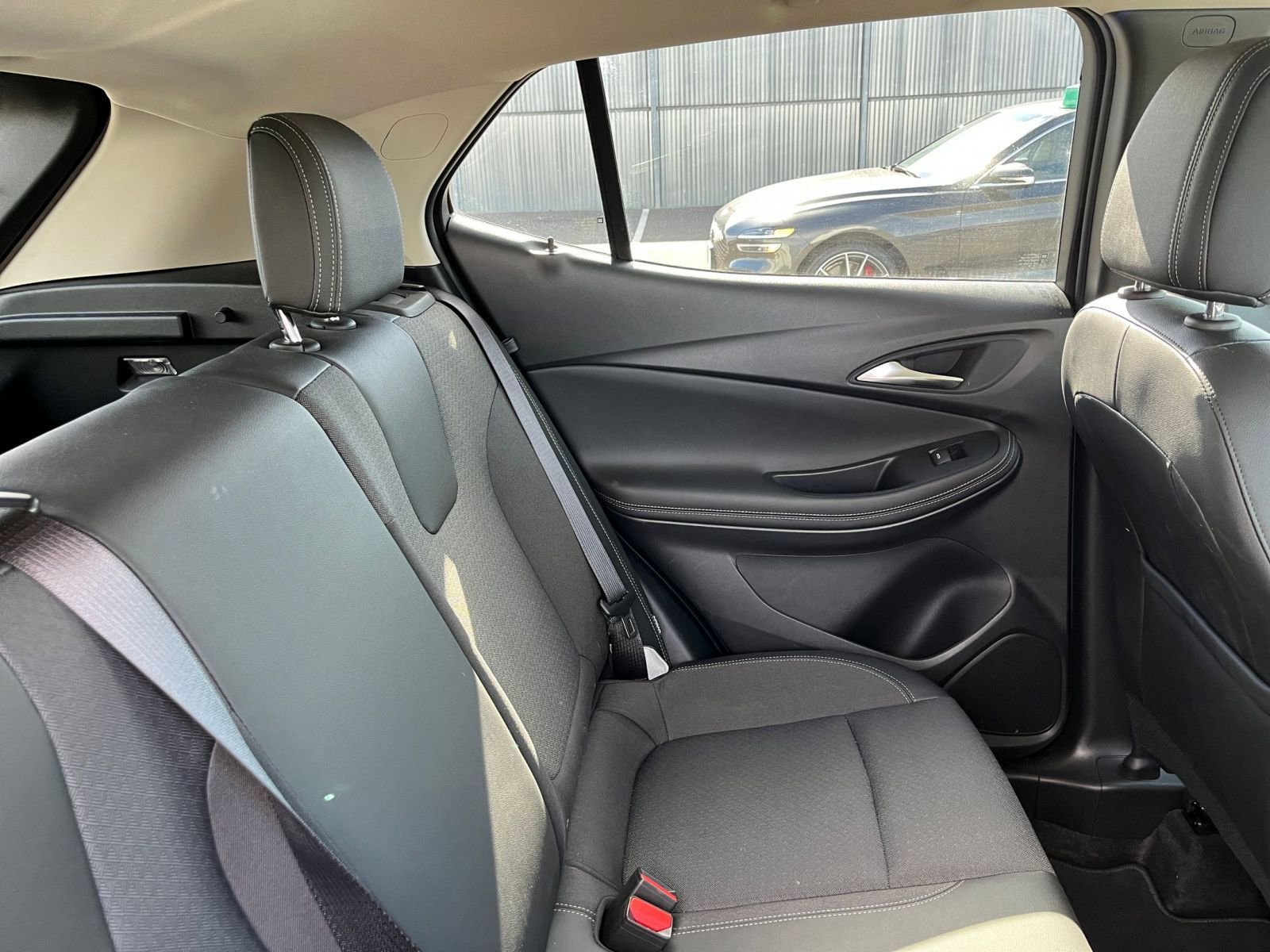 Used 2025 Buick Encore GX Preferred image 36