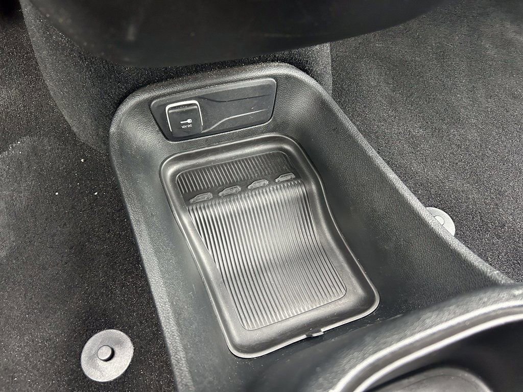 Used 2025 Chrysler Pacifica Select image 26