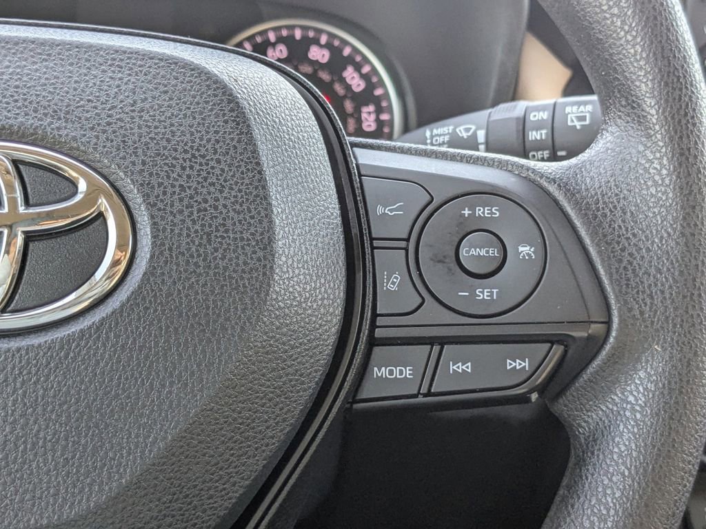 Used 2022 Toyota RAV4 XLE image 27