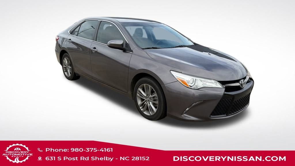 Used 2017 Toyota Camry SE image 2