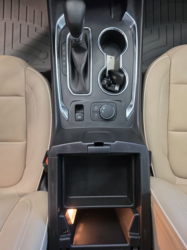 Used 2023 Chevrolet Traverse Premier FWD image 33