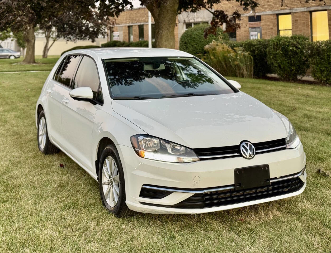 Used 2018 Volkswagen Golf S image 2