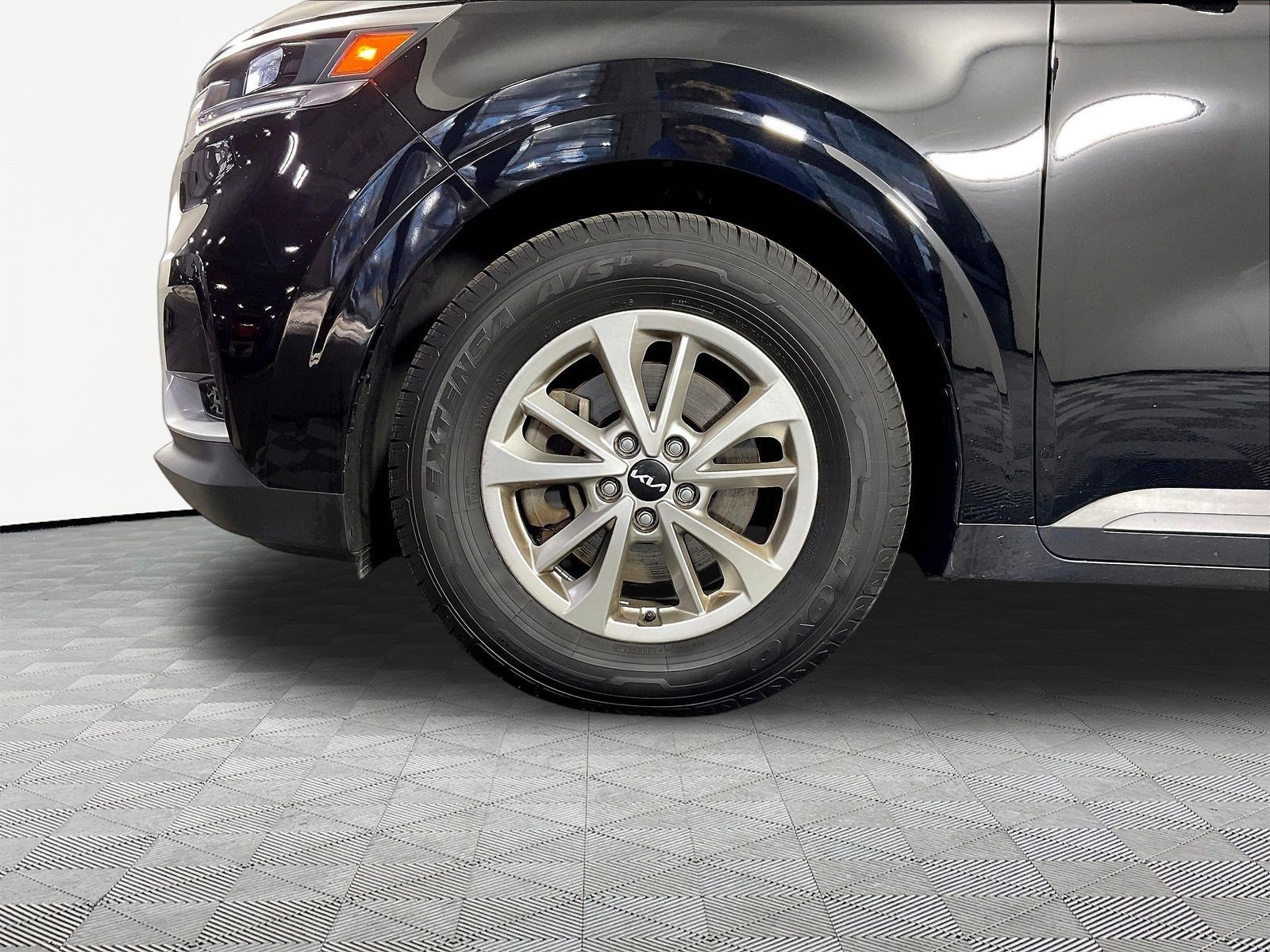 Used 2023 Kia Carnival LX FWD image 34
