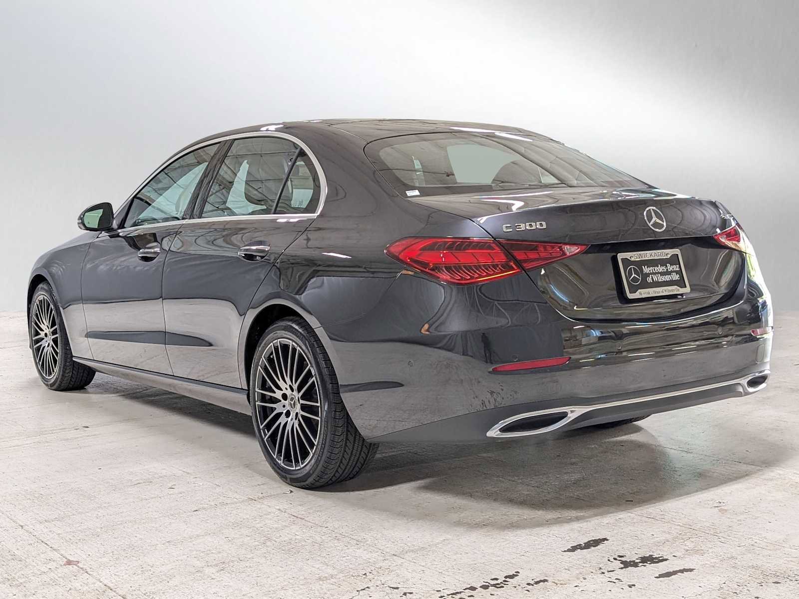 Used 2025 Mercedes-Benz C 300 4MATIC Sedan image 5