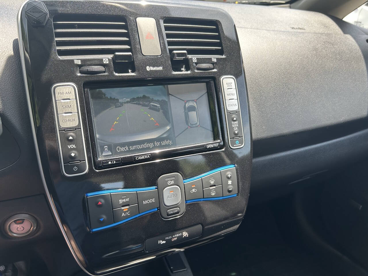 Used 2016 Nissan Leaf SV w/ Premium Package FWD image 18