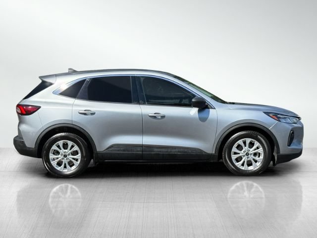 Used 2023 Ford Escape Active w/ Cold Weather Package FWD image 3