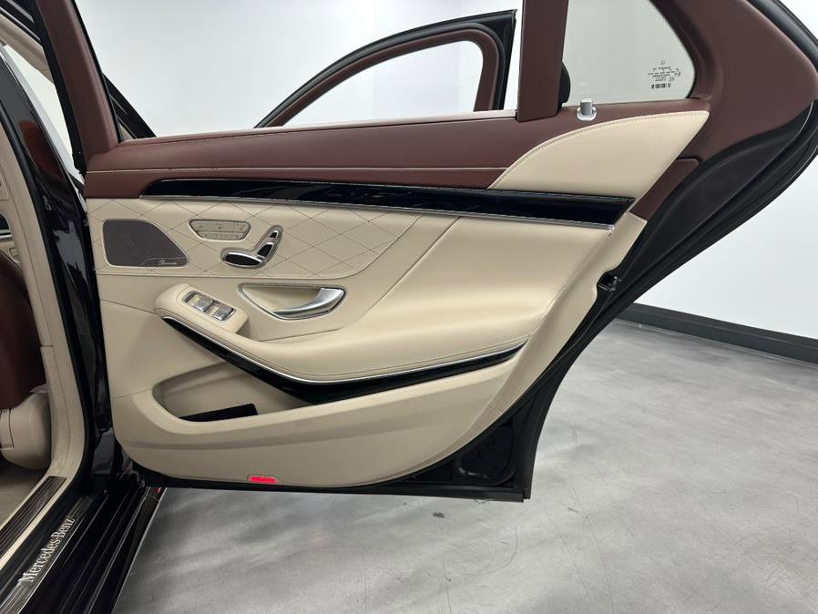 Used 2018 Mercedes-Benz S 560 4MATIC Sedan w/ AMG Line Exterior image 37