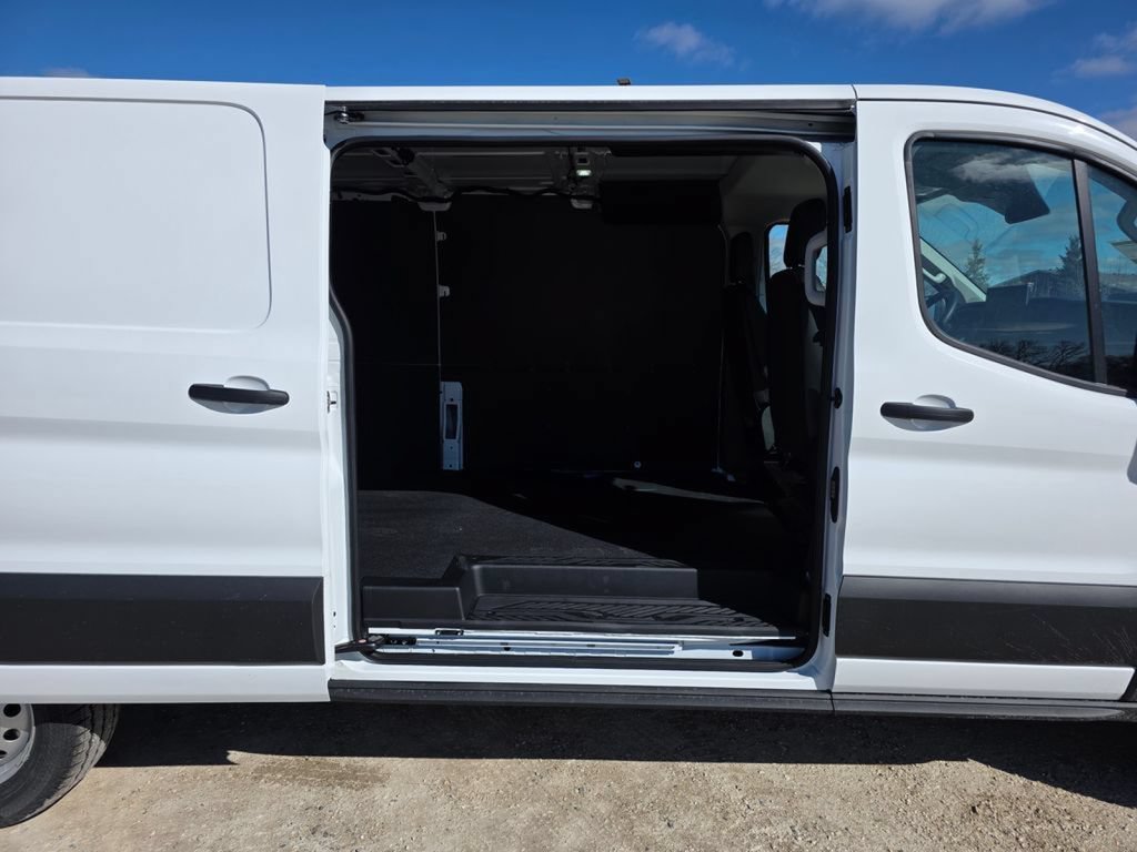 New 2026 Ford Transit 250 148 Medium Roof w/ Load Area Protection Package RWD image 25