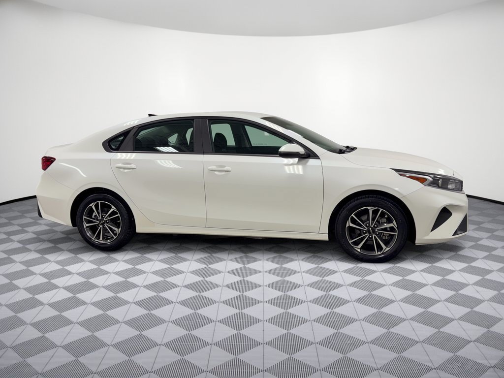 Used 2023 Kia Forte LXS w/ LXS Technology Package FWD image 8