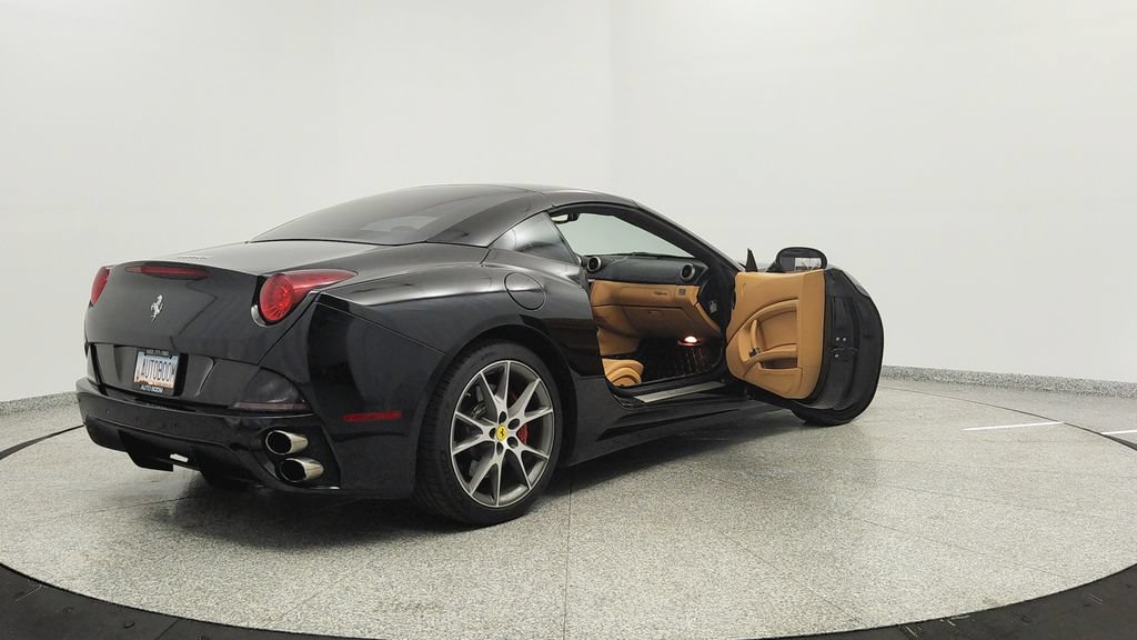 Used 2012 Ferrari California RWD image 11