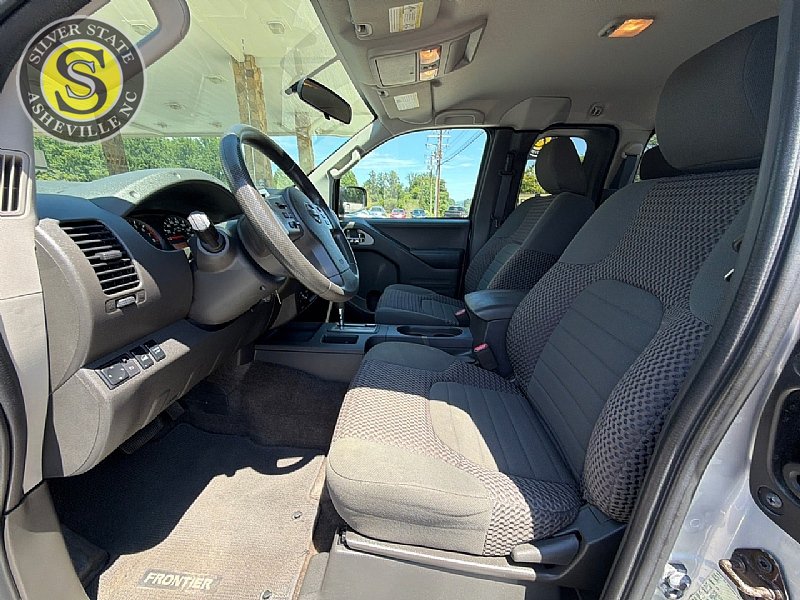 Used 2015 Nissan Frontier SV AWD/4WD image 11