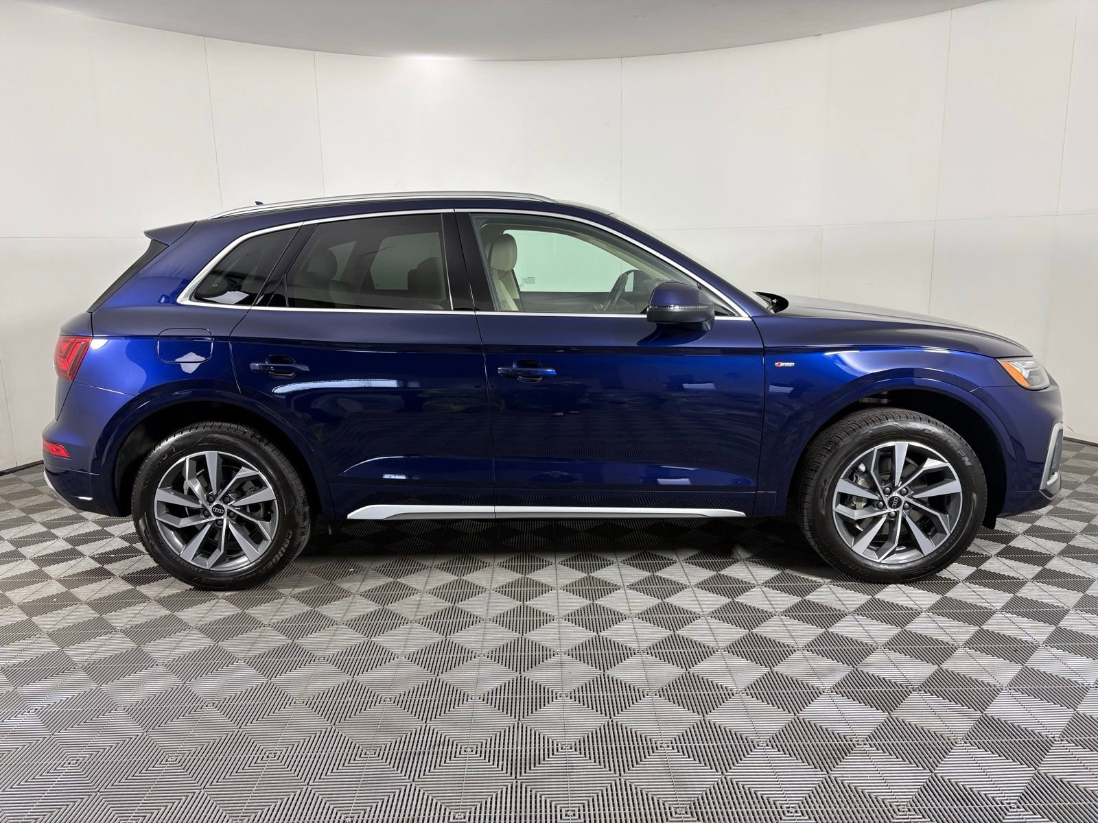 Used 2023 Audi Q5 2.0T Premium Plus w/ Premium Plus Package image 8