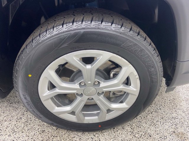 Used 2024 Jeep Compass Latitude AWD/4WD image 6