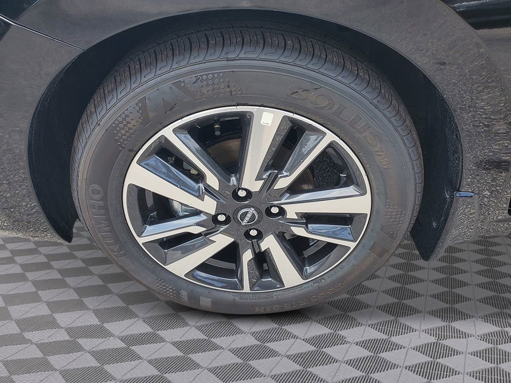 New 2025 Nissan Versa SV w/ Trunk Package FWD image 9
