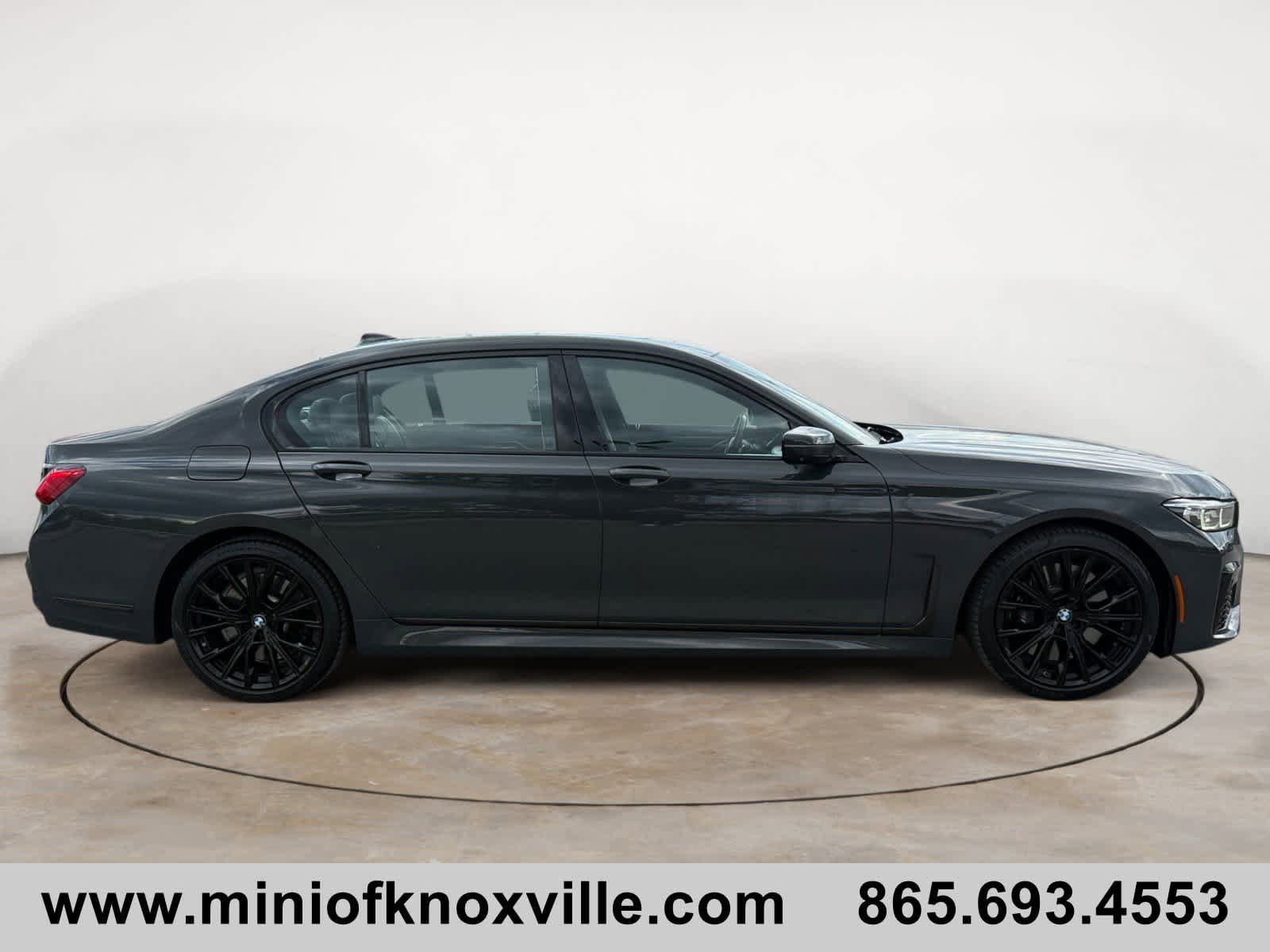 Used 2022 BMW 750i xDrive w/ Executive Package AWD/4WD image 2