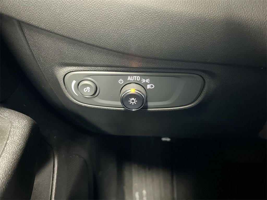 Used 2022 Chevrolet Equinox RS w/ RS Leather Package image 17