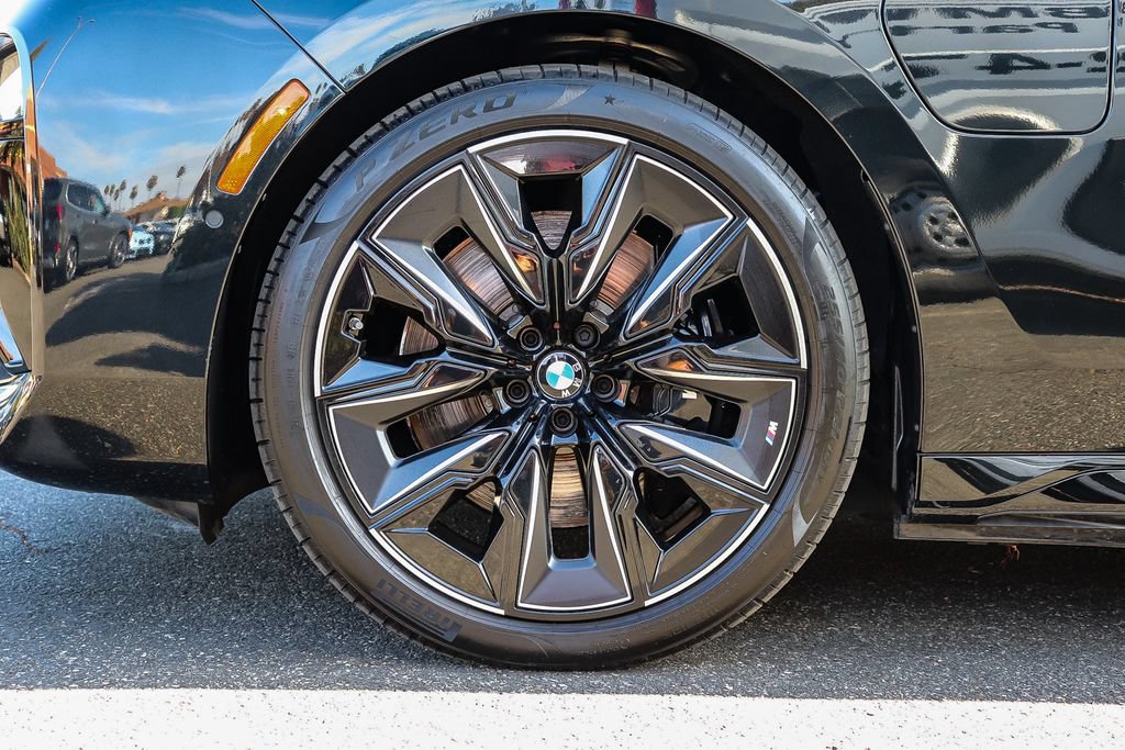 Used 2026 BMW 750e xDrive w/ Premium Package AWD/4WD image 9