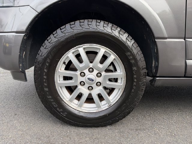 Used 2014 Ford Expedition Limited w/ Equipment Group 301A AWD/4WD image 30