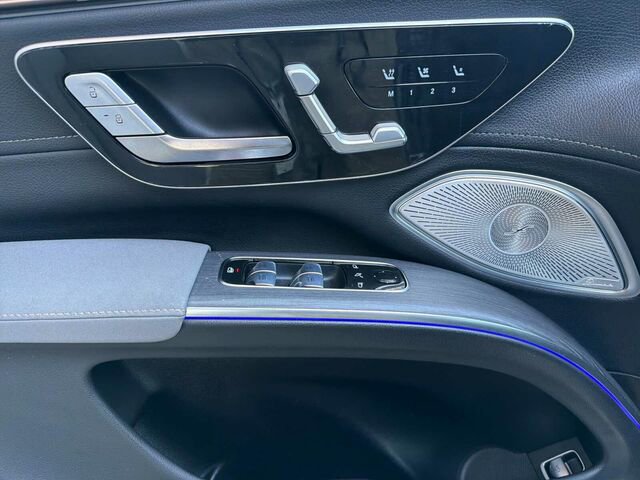 Used 2023 Mercedes-Benz EQS 580 4MATIC SUV image 13