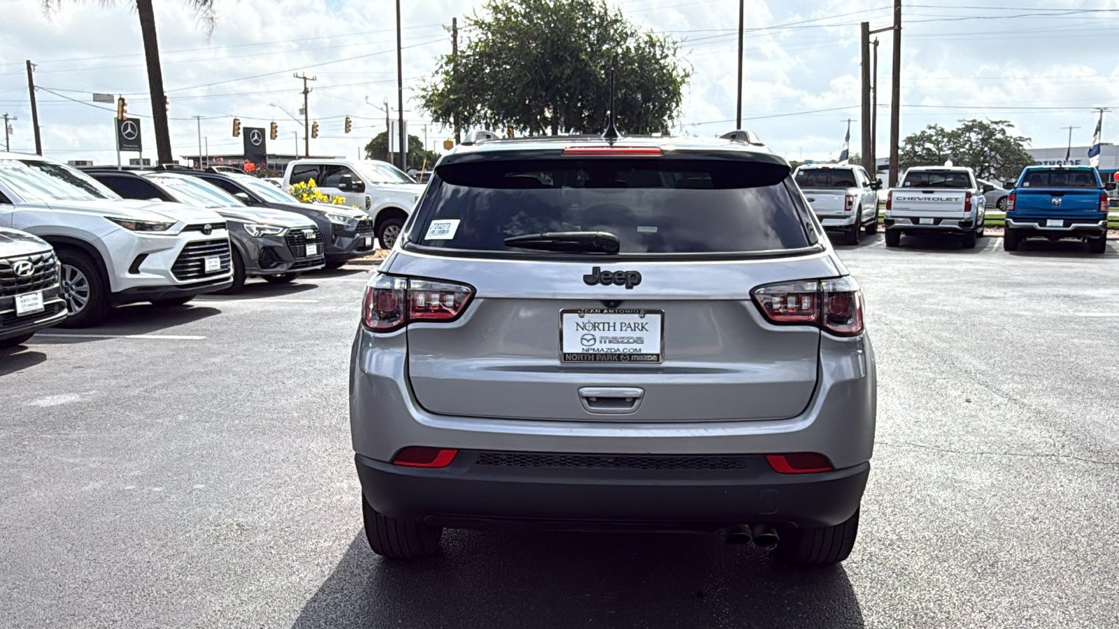 Used 2022 Jeep Compass Latitude FWD image 7