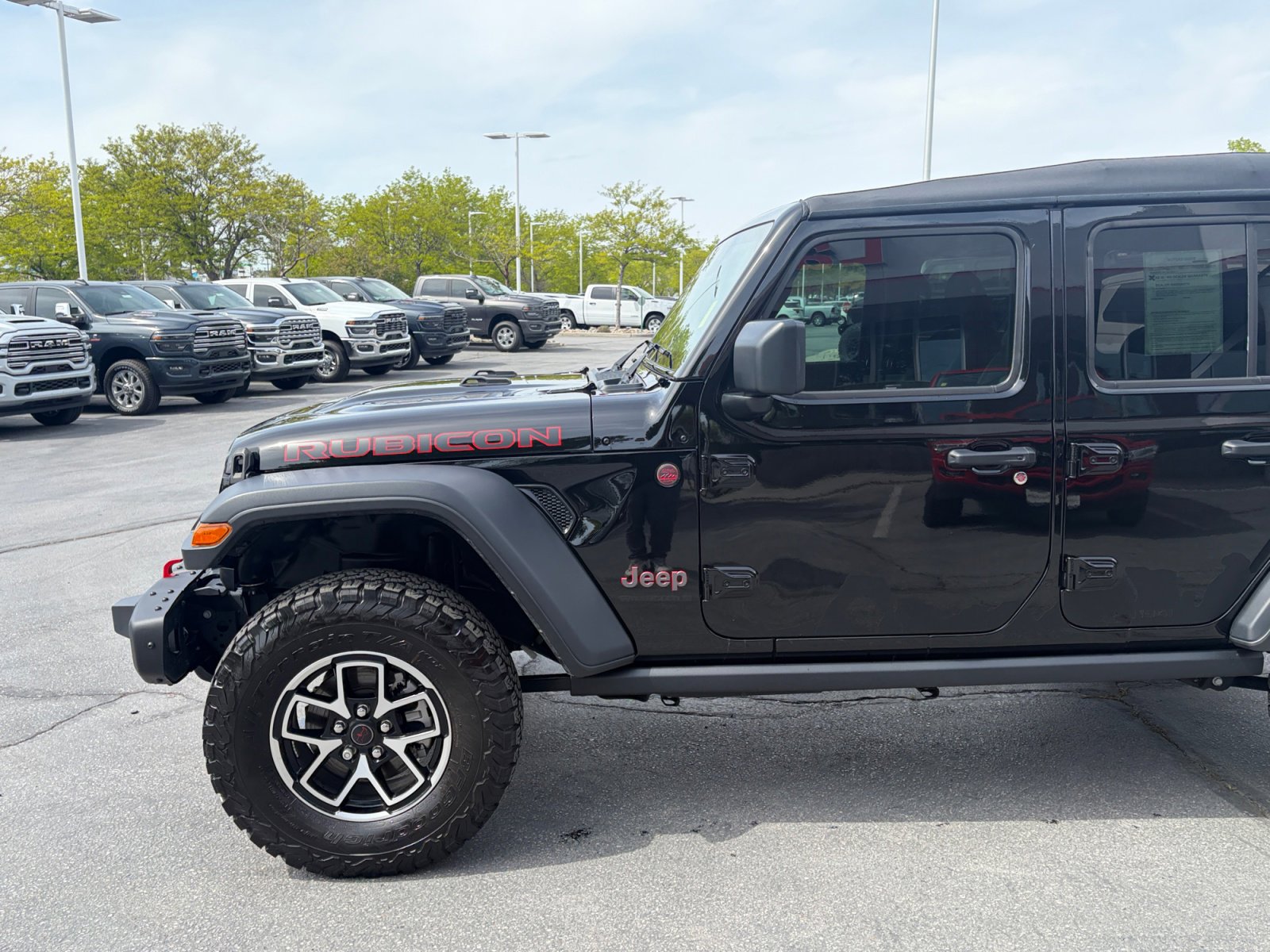 Used 2025 Jeep Wrangler Unlimited Rubicon w/ Steel Bumper Group image 9