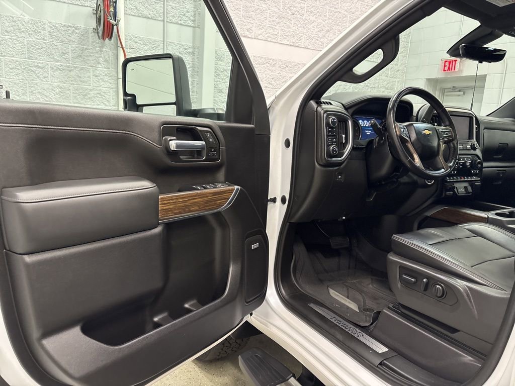 Used 2022 Chevrolet Silverado 3500 High Country w/ Z71 Off-Road Package AWD/4WD image 15