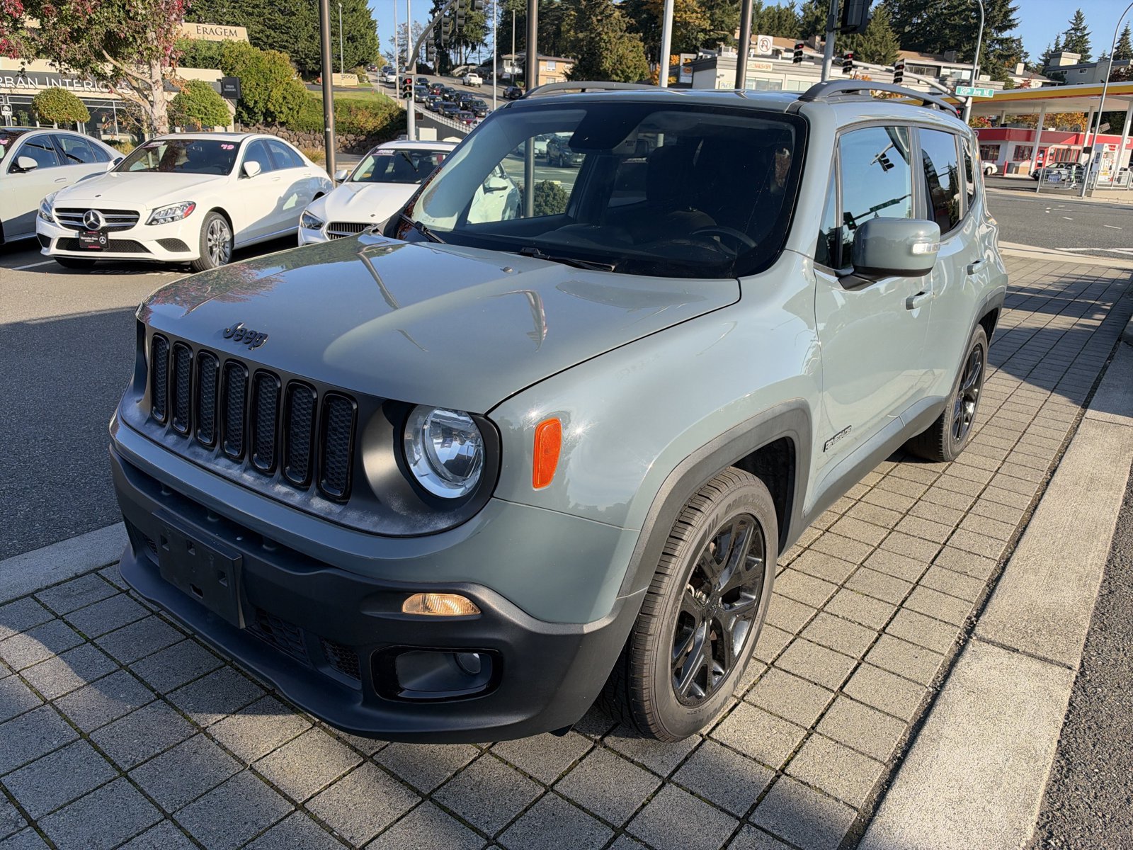 Used 2017 Jeep Renegade Altitude FWD image 1