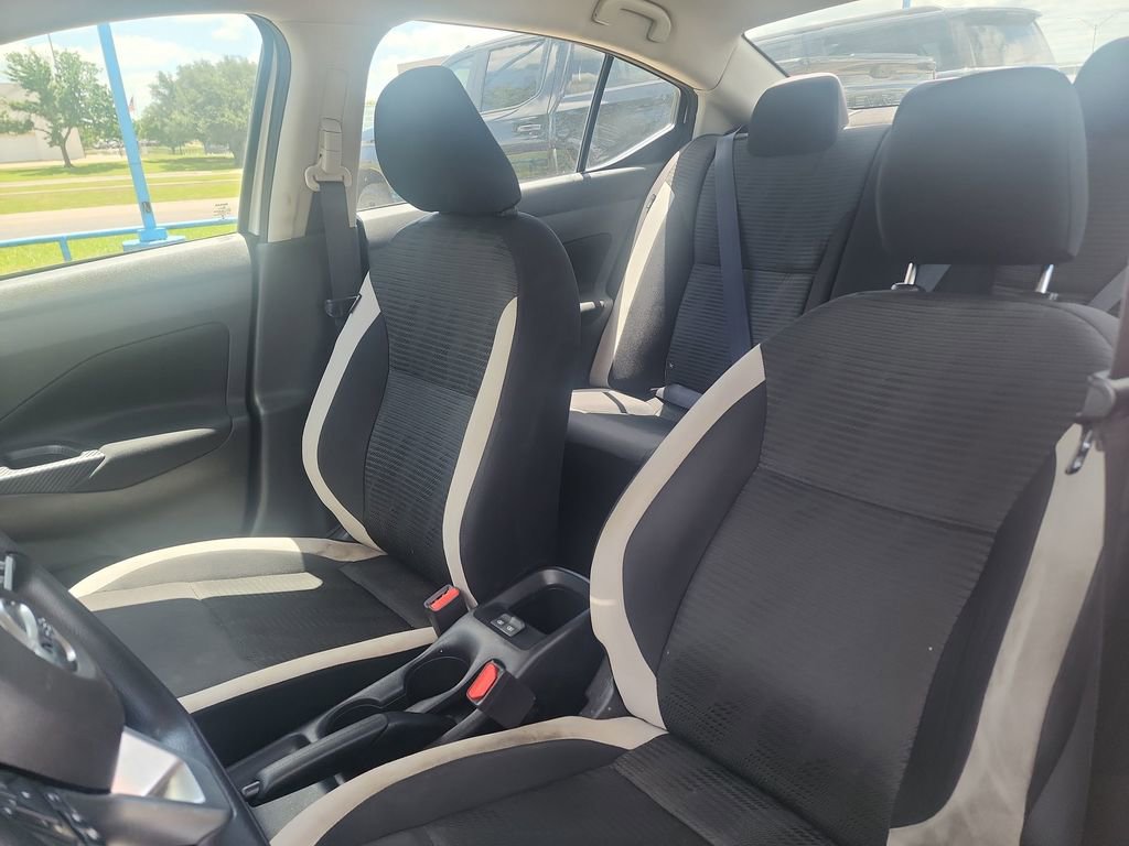Used 2022 Nissan Versa SV FWD image 13